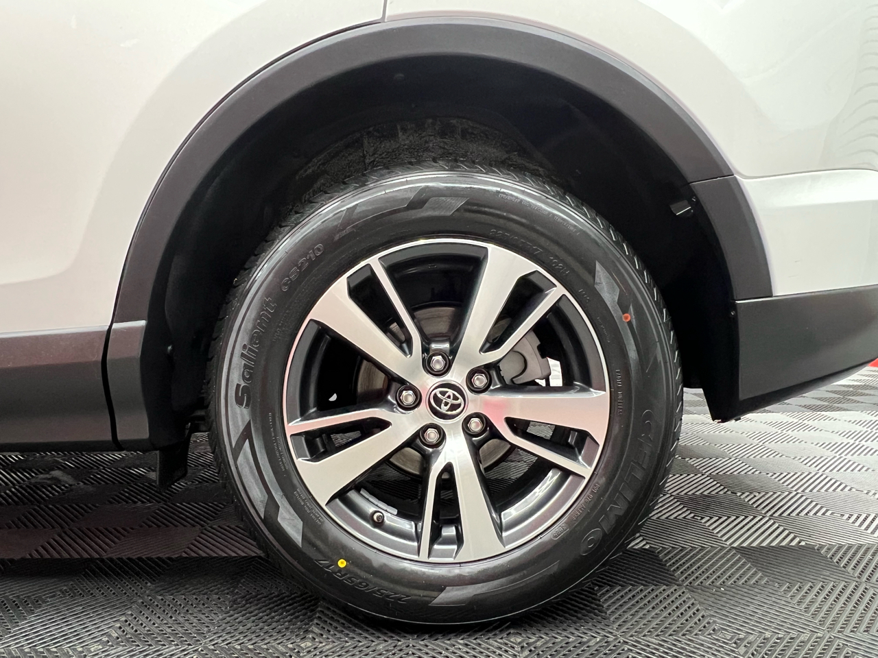 Toyota RAV4 XLE FWD 2016