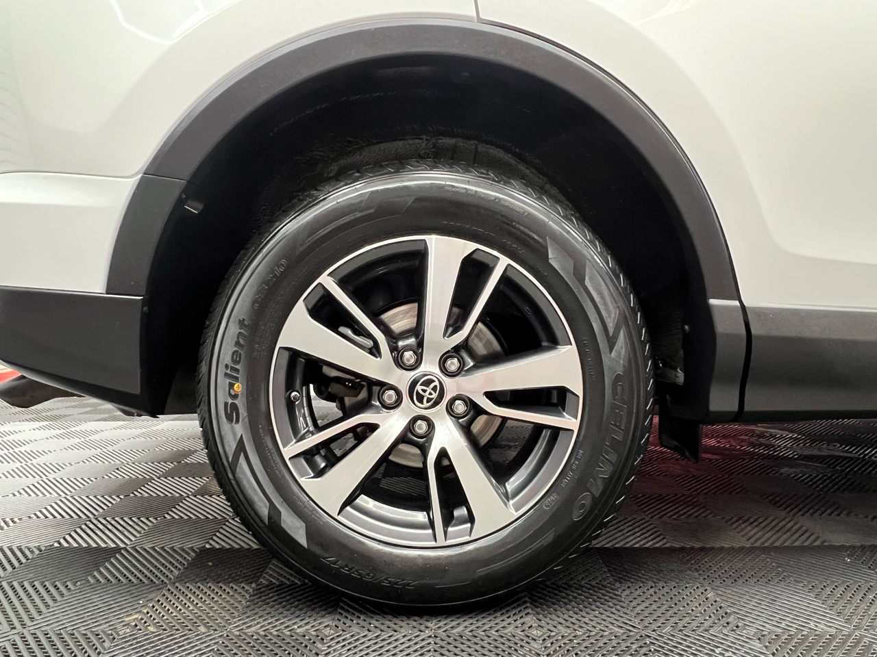 Toyota RAV4 XLE FWD 2016