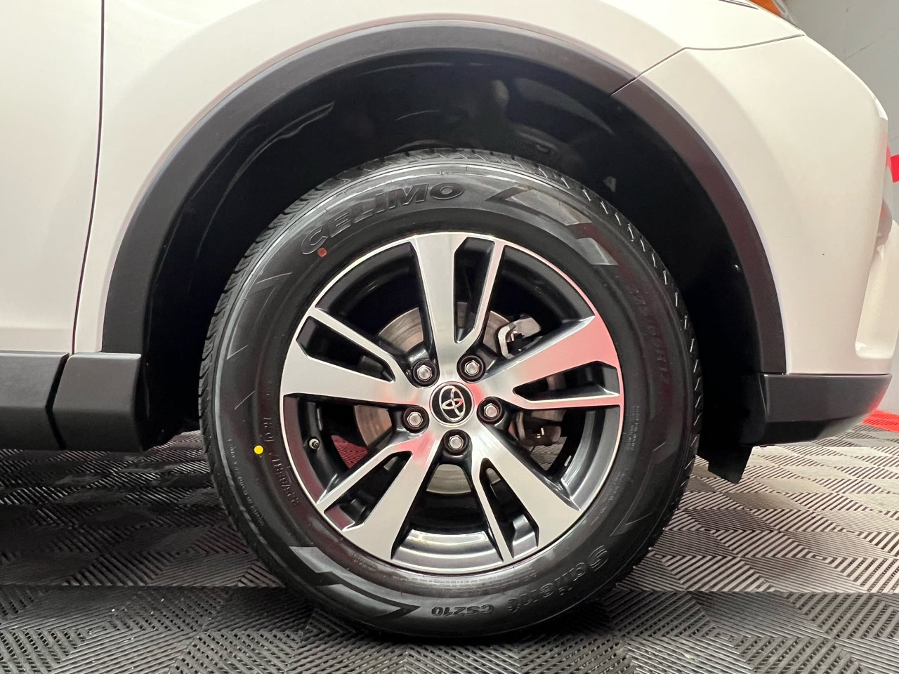 Toyota RAV4 XLE FWD 2016