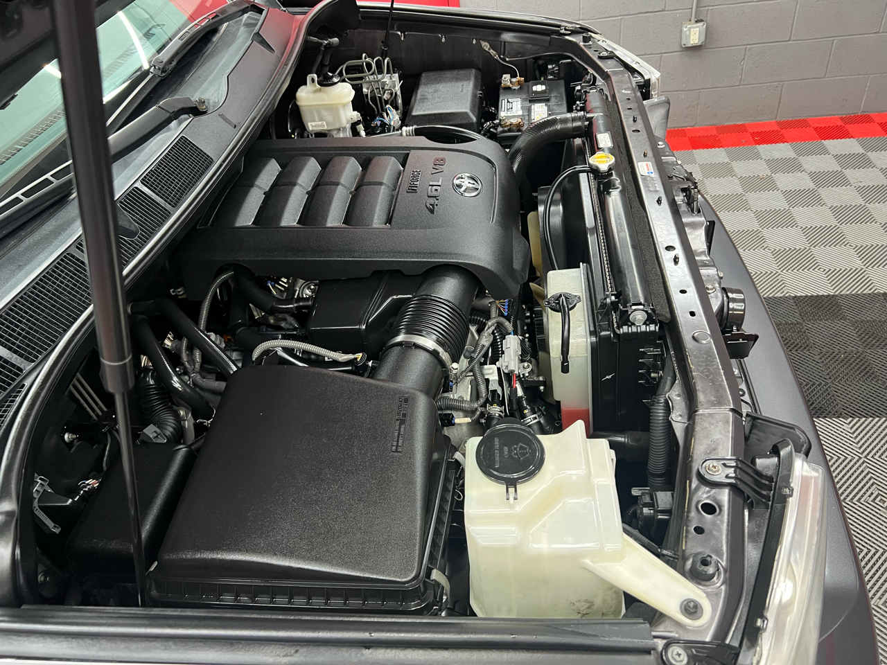 Toyota Tundra Tundra-Grade CrewMax 4.6L 2WD 2012