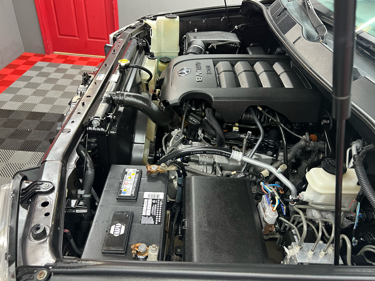 Toyota Tundra Tundra-Grade CrewMax 4.6L 2WD 2012