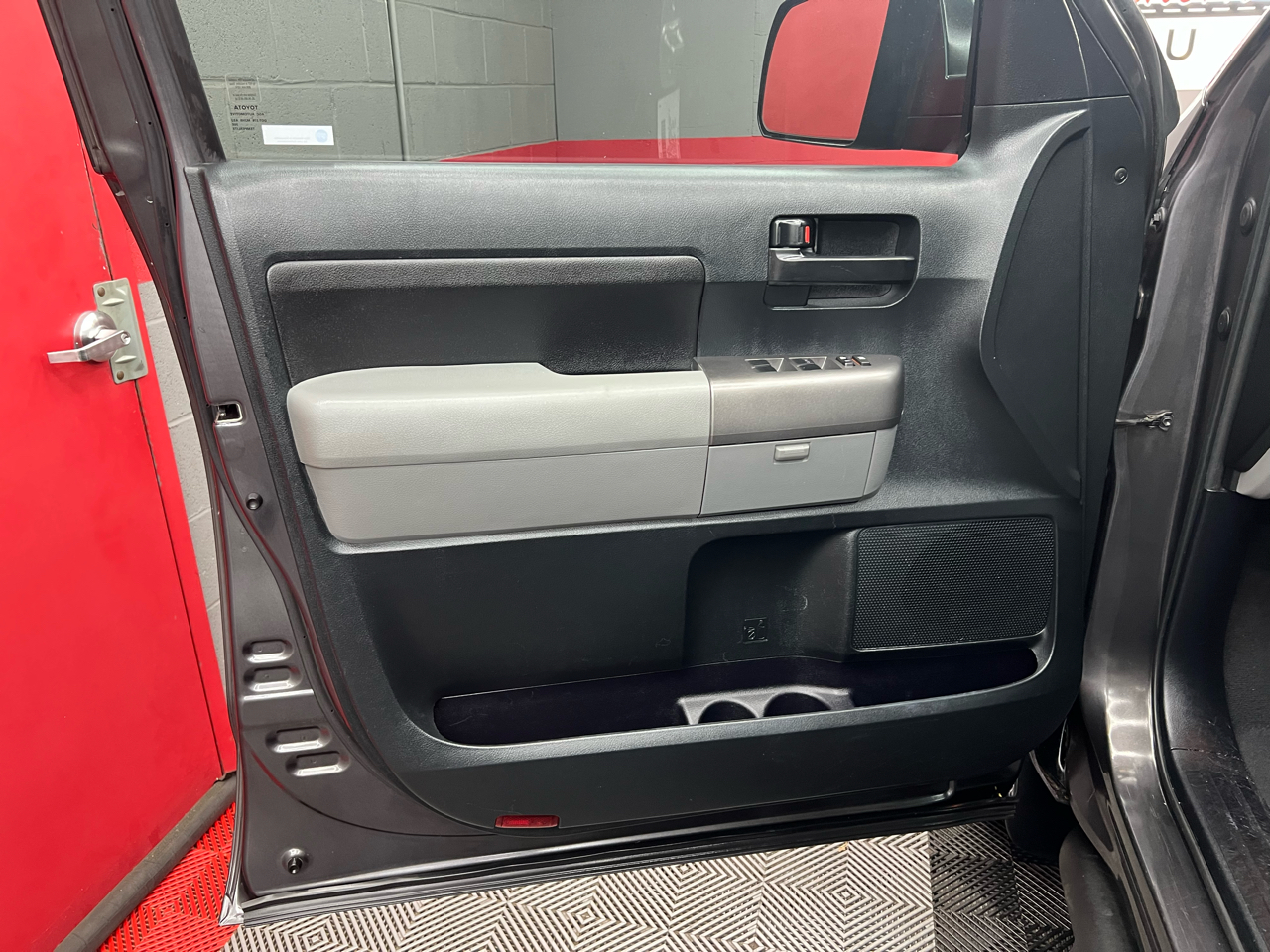 Toyota Tundra Tundra-Grade CrewMax 4.6L 2WD 2012