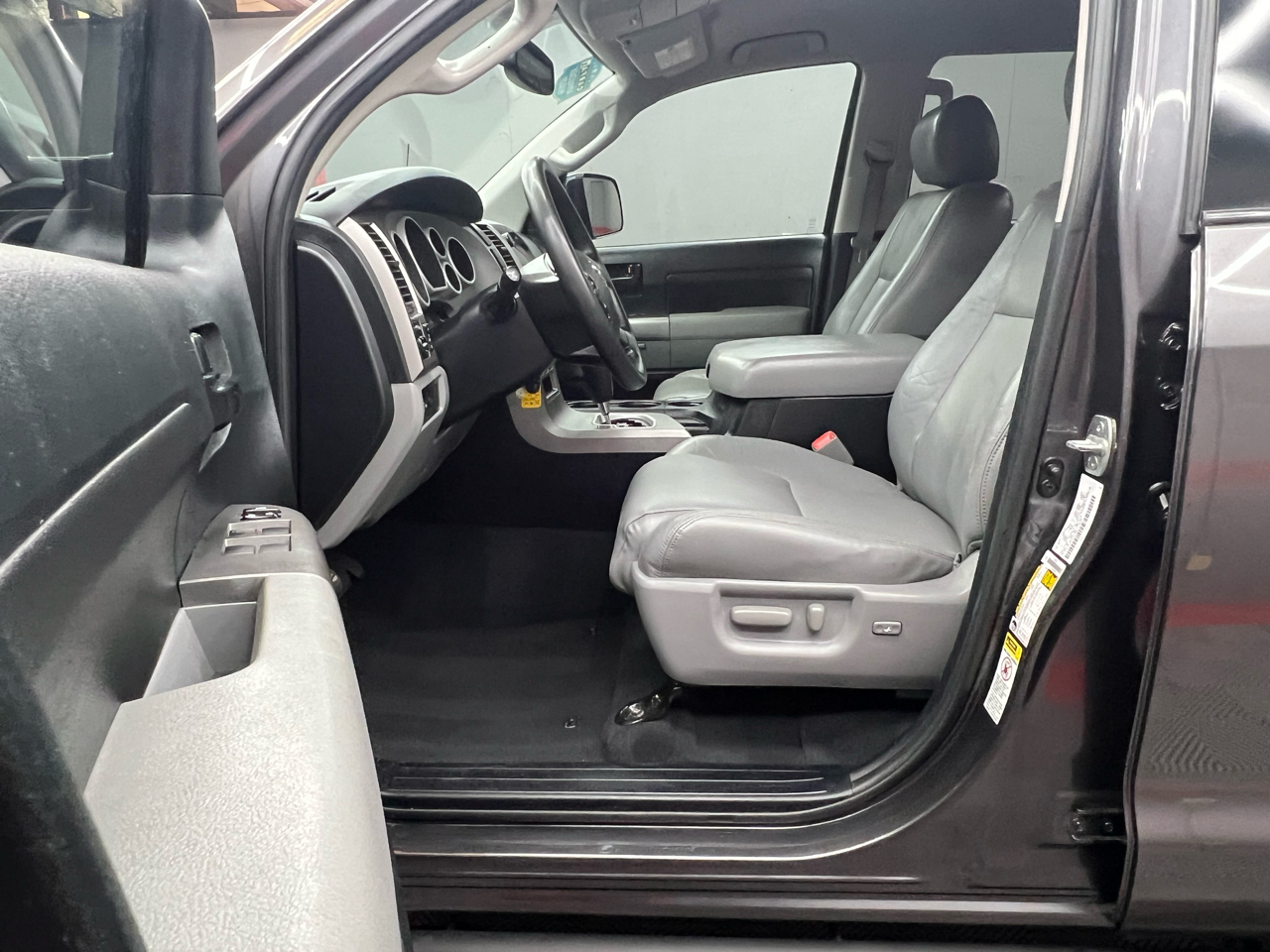 Toyota Tundra Tundra-Grade CrewMax 4.6L 2WD 2012