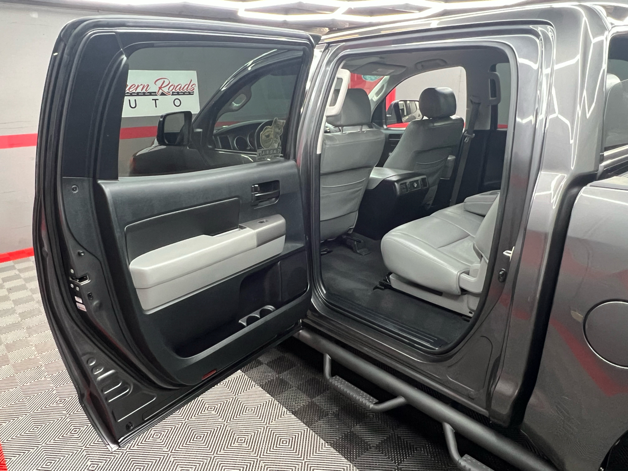 Toyota Tundra Tundra-Grade CrewMax 4.6L 2WD 2012