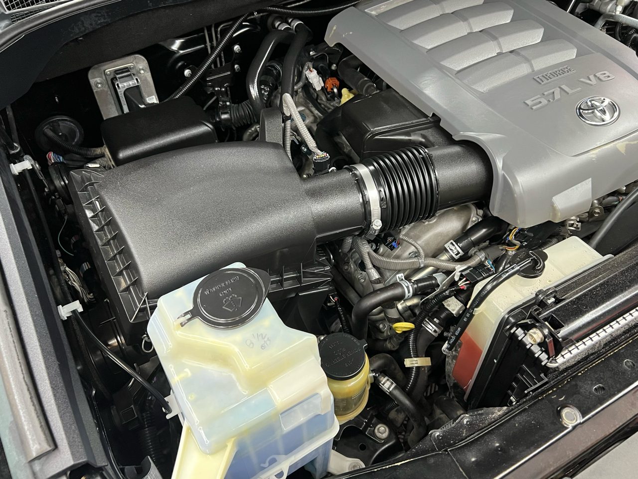 Toyota Tundra SR5 5.7L V8 CrewMax 4WD 2015