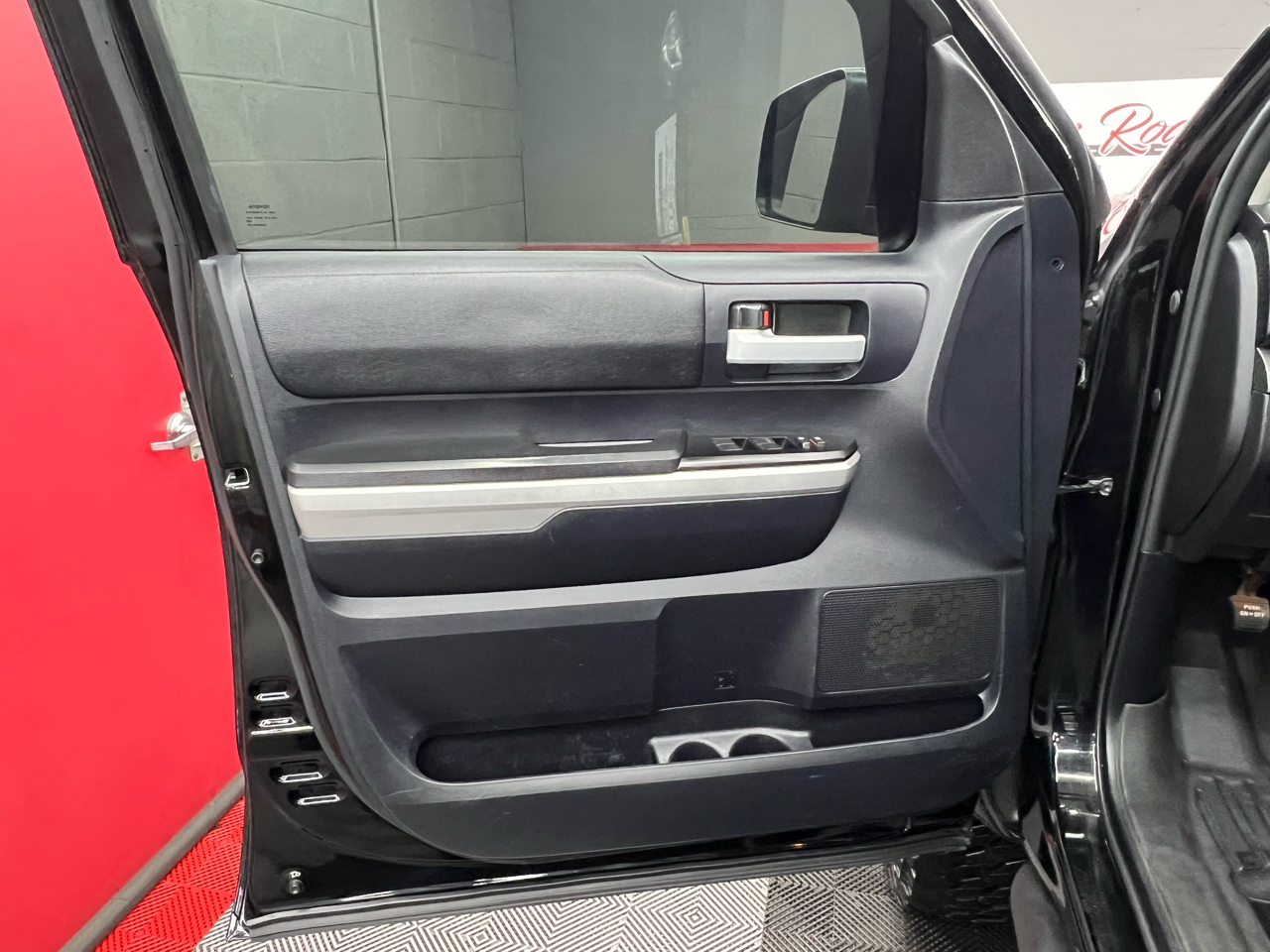 Toyota Tundra SR5 5.7L V8 CrewMax 4WD 2015