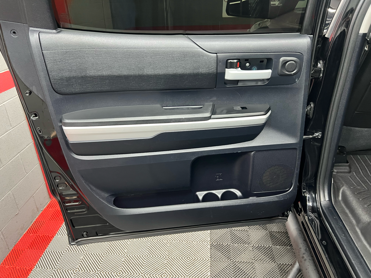 Toyota Tundra SR5 5.7L V8 CrewMax 4WD 2015