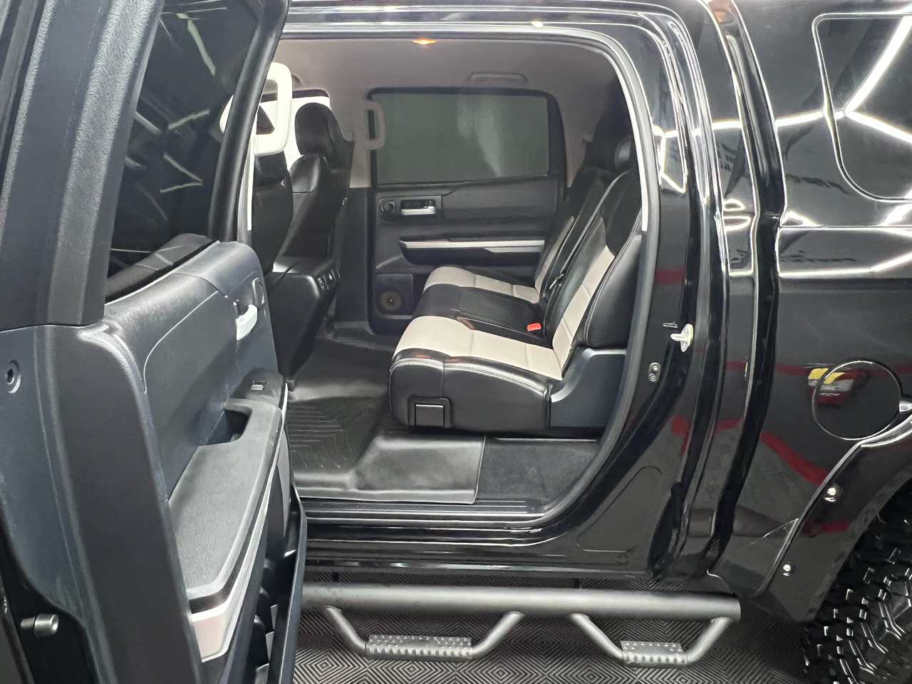 Toyota Tundra SR5 5.7L V8 CrewMax 4WD 2015