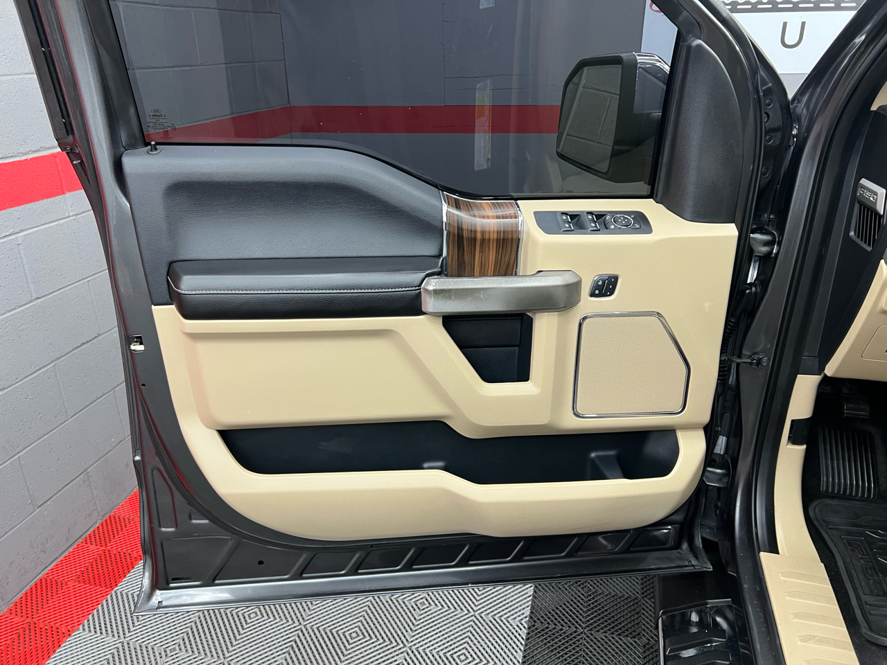 Ford F-150 Lariat SuperCrew 6.5-ft. Bed 4WD 2015