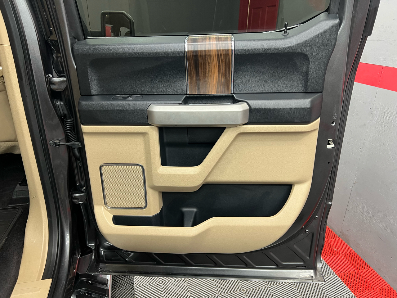 Ford F-150 Lariat SuperCrew 6.5-ft. Bed 4WD 2015