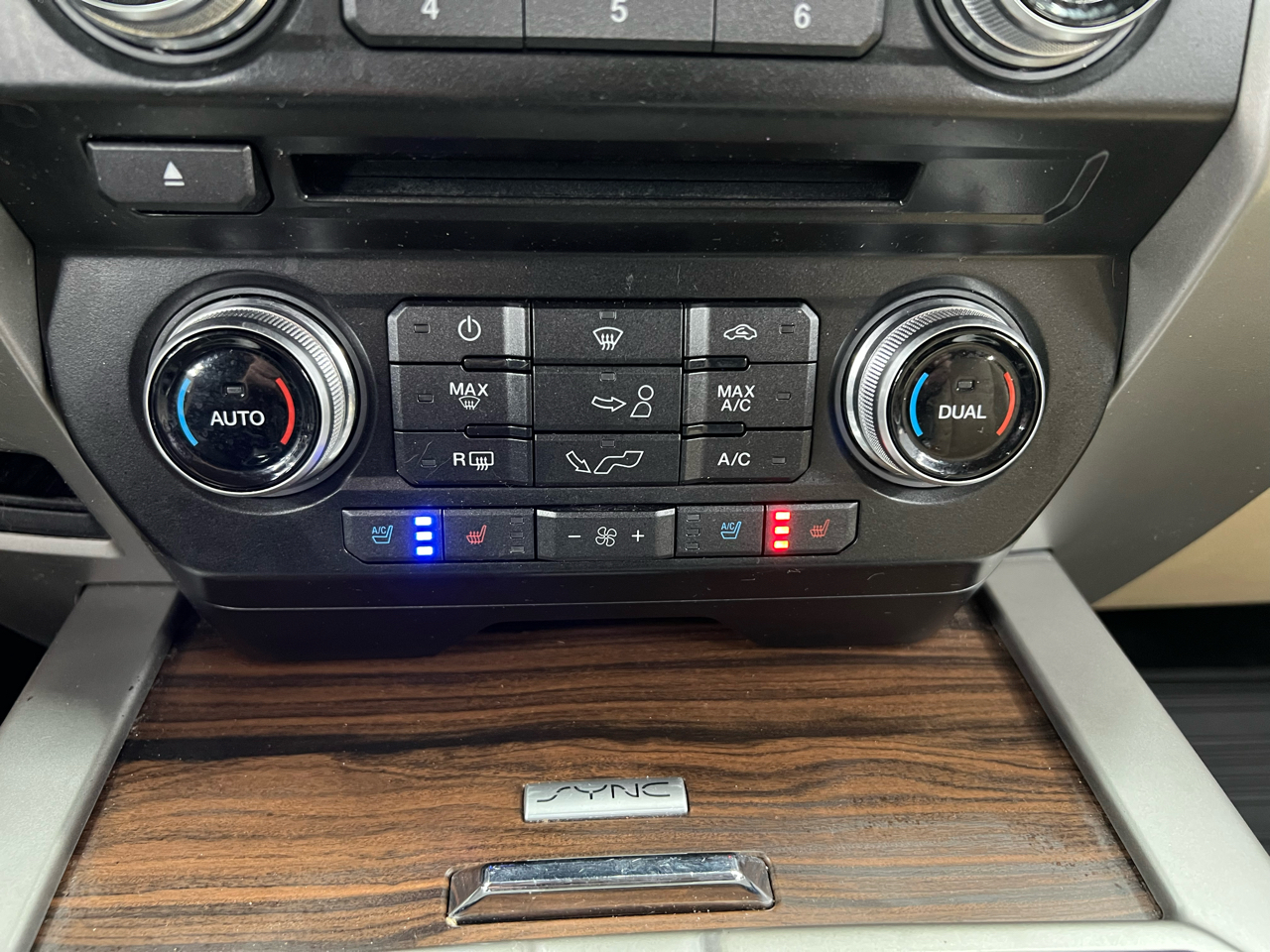 Ford F-150 Lariat SuperCrew 6.5-ft. Bed 4WD 2015