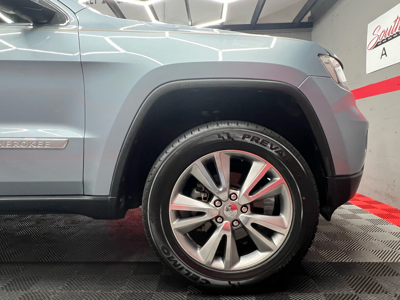 Jeep Grand Cherokee Laredo 2WD 2013