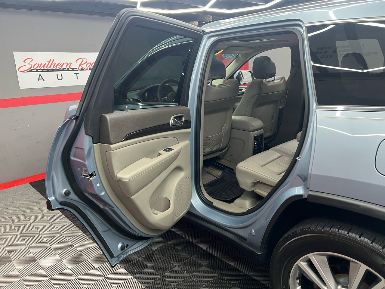 Jeep Grand Cherokee Laredo 2WD 2013