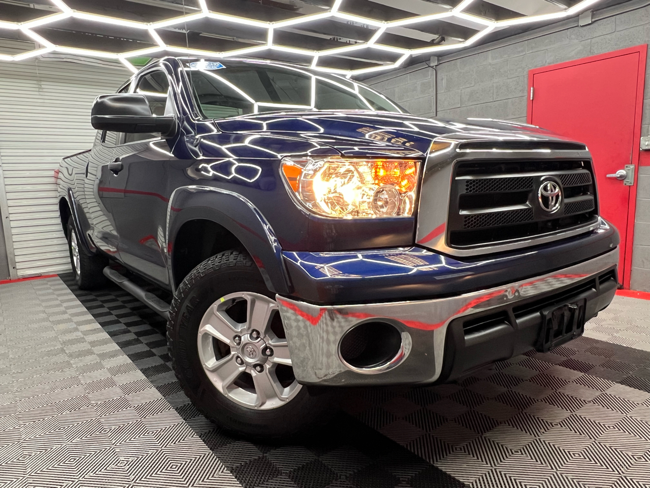 Toyota Tundra Tundra-Grade Double Cab 4.0L 2WD 2011