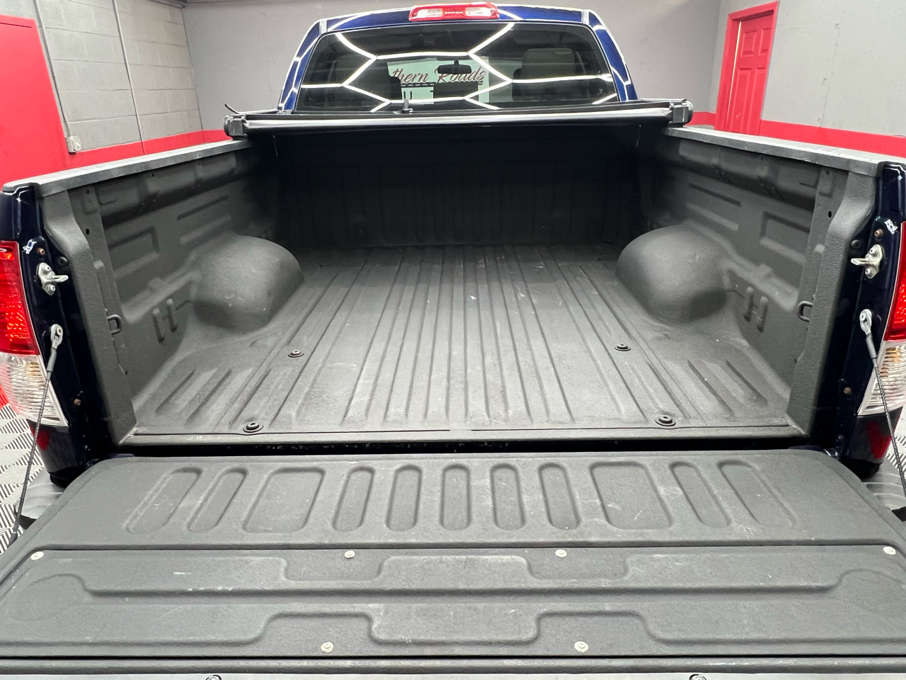 Toyota Tundra Tundra-Grade Double Cab 4.0L 2WD 2011