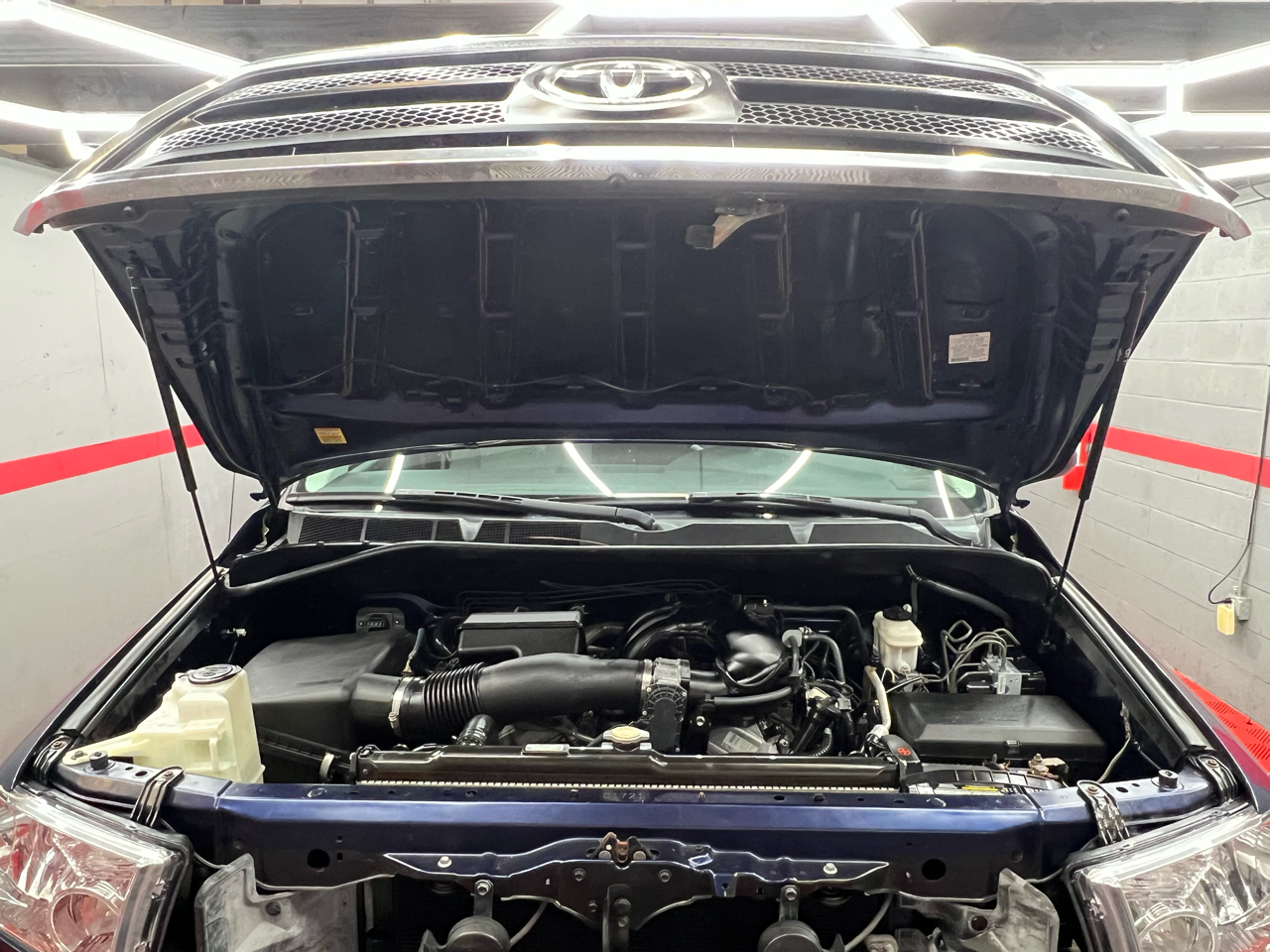 Toyota Tundra Tundra-Grade Double Cab 4.0L 2WD 2011