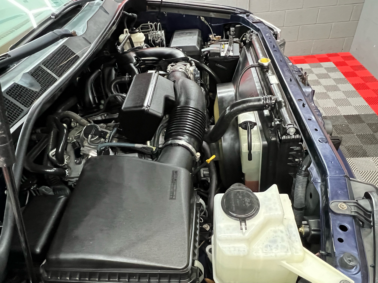 Toyota Tundra Tundra-Grade Double Cab 4.0L 2WD 2011