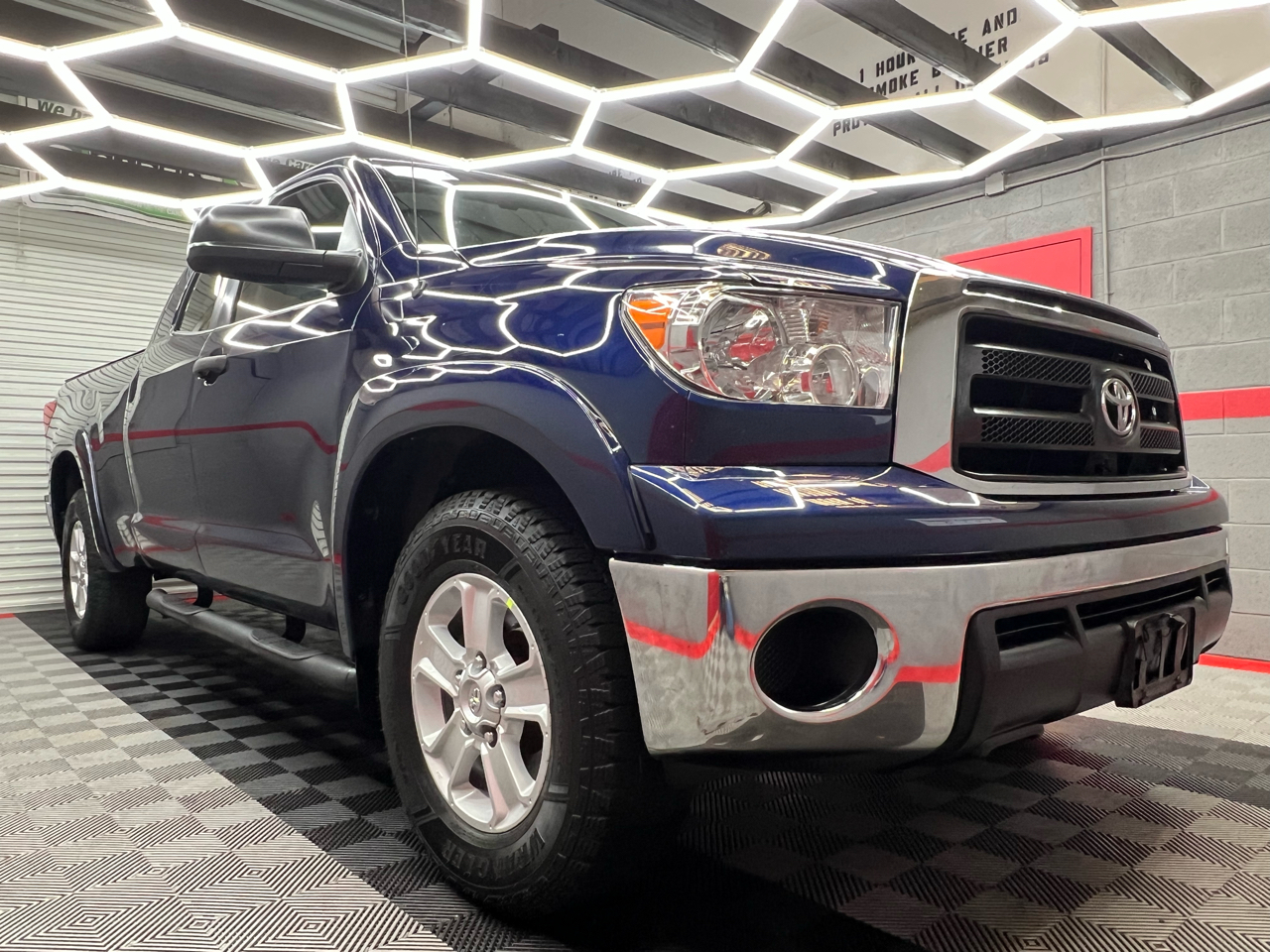 Toyota Tundra Tundra-Grade Double Cab 4.0L 2WD 2011