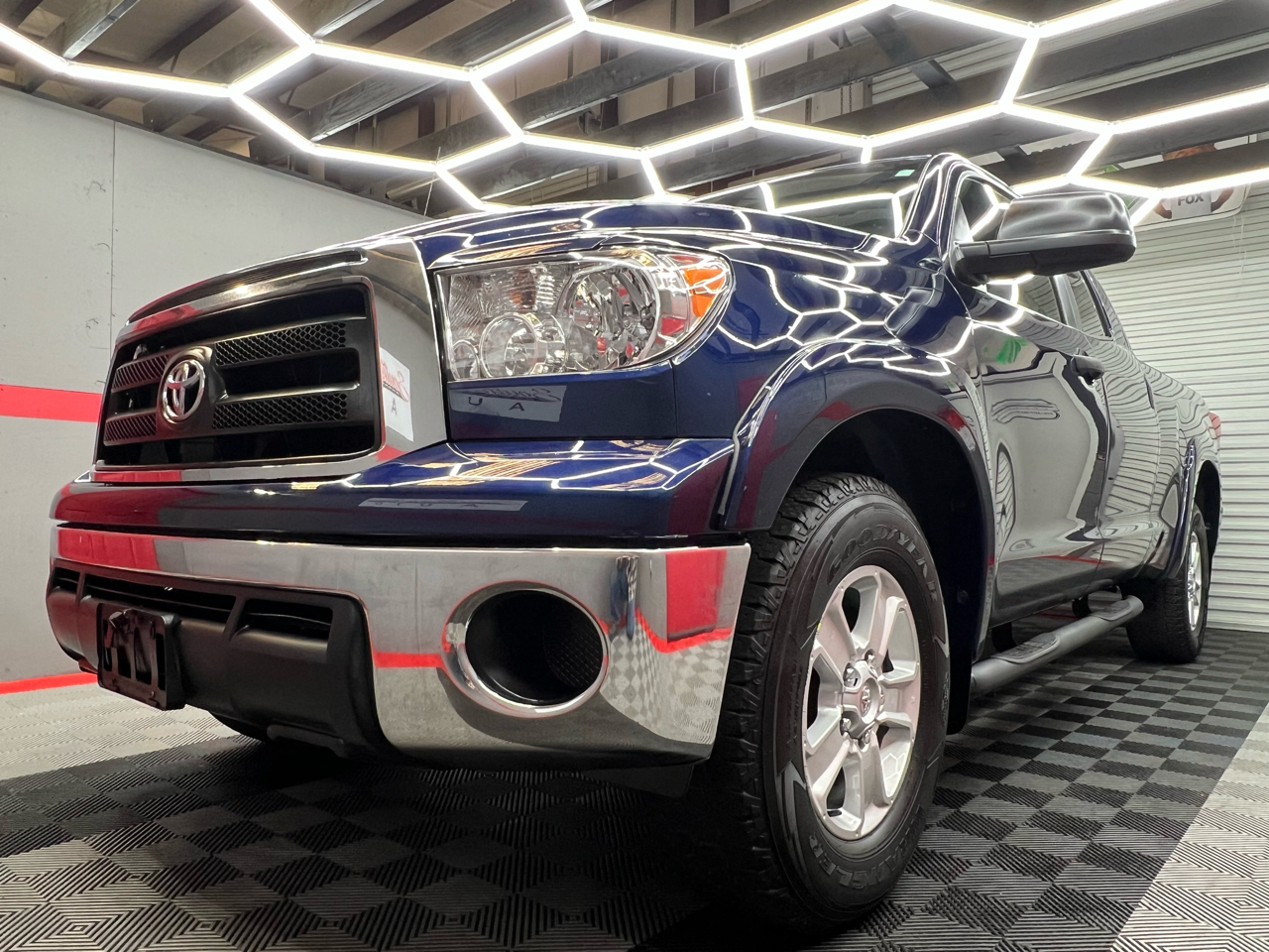 Toyota Tundra Tundra-Grade Double Cab 4.0L 2WD 2011