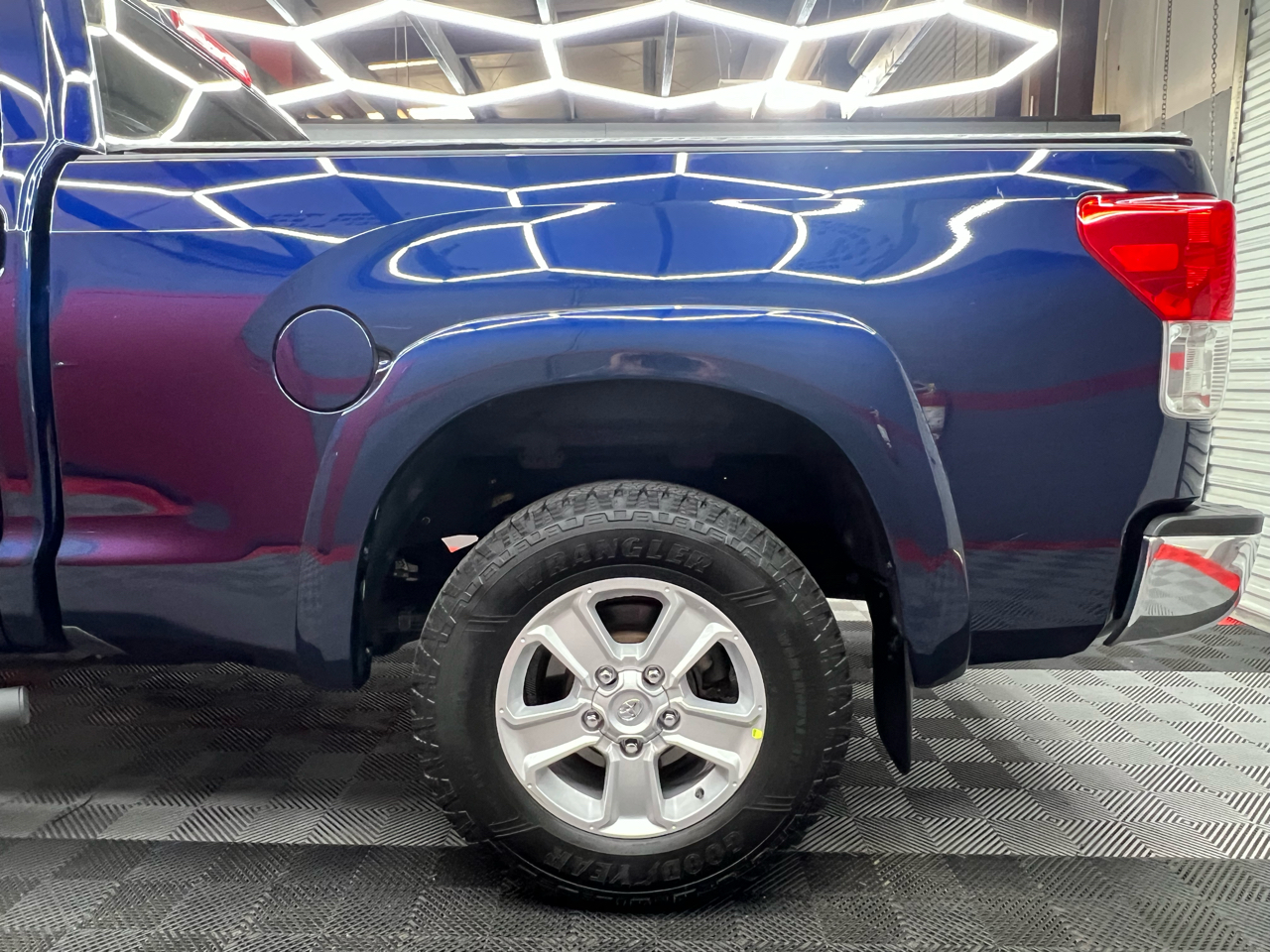 Toyota Tundra Tundra-Grade Double Cab 4.0L 2WD 2011