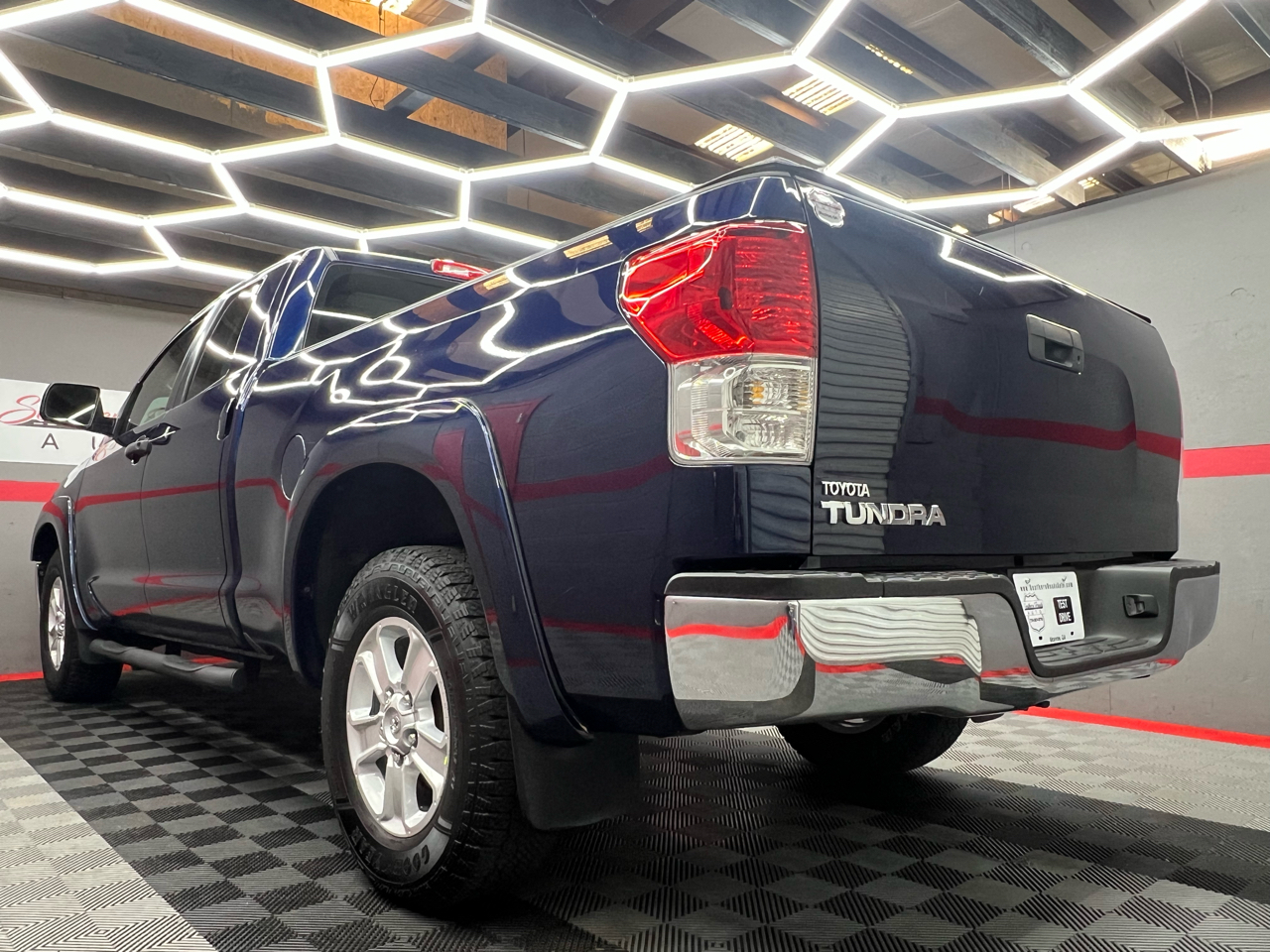 Toyota Tundra Tundra-Grade Double Cab 4.0L 2WD 2011