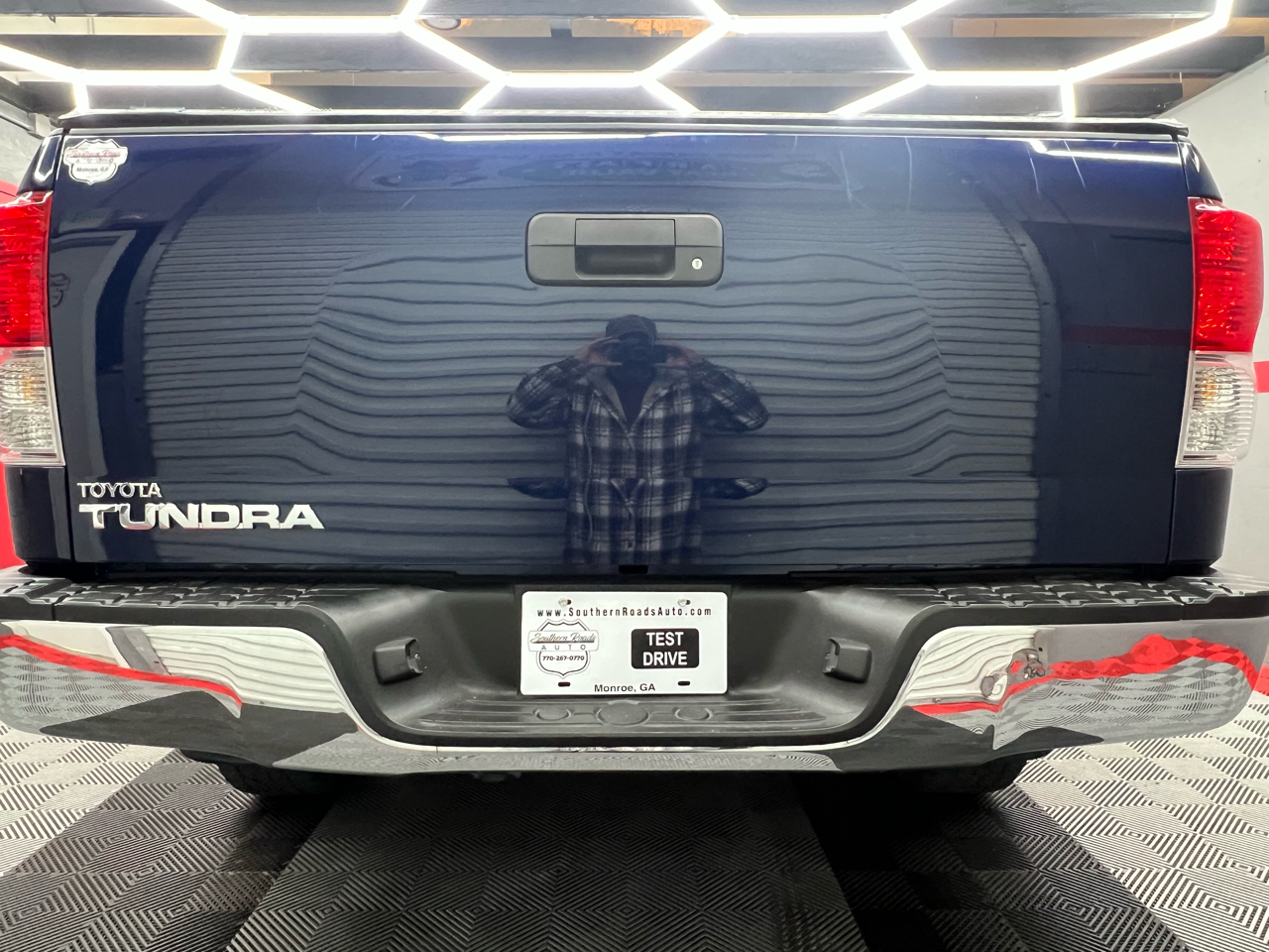 Toyota Tundra Tundra-Grade Double Cab 4.0L 2WD 2011