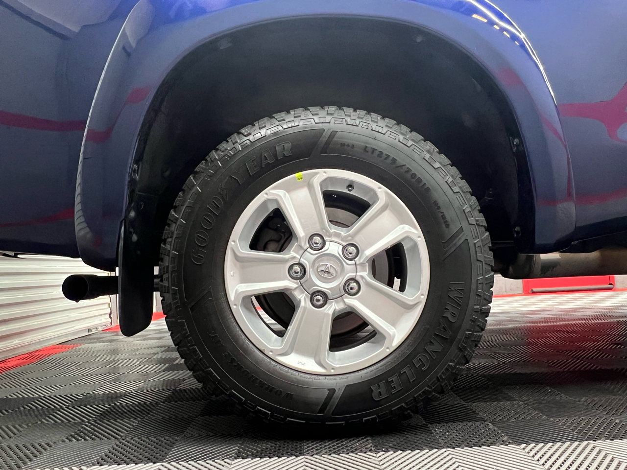 Toyota Tundra Tundra-Grade Double Cab 4.0L 2WD 2011