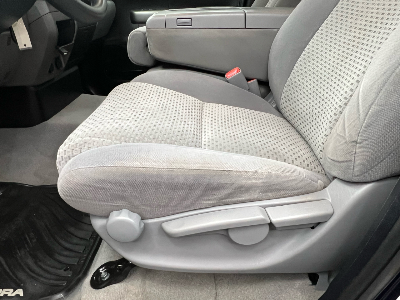 Toyota Tundra Tundra-Grade Double Cab 4.0L 2WD 2011