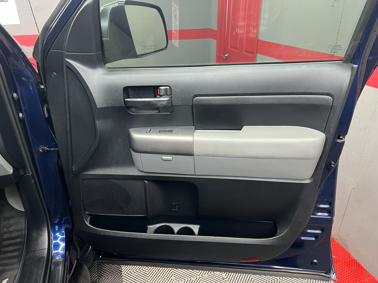 Toyota Tundra Tundra-Grade Double Cab 4.0L 2WD 2011