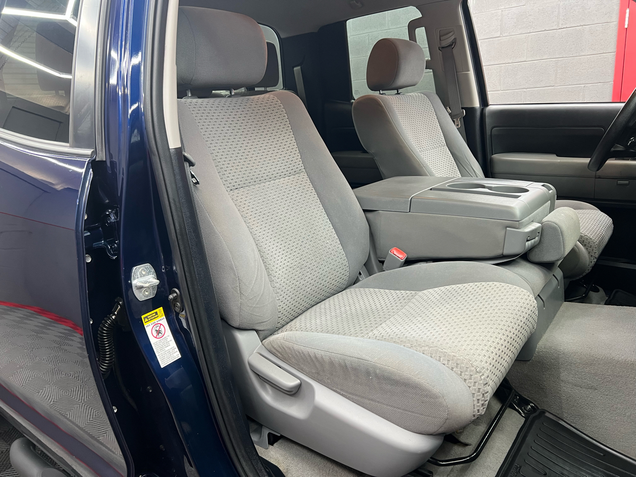 Toyota Tundra Tundra-Grade Double Cab 4.0L 2WD 2011