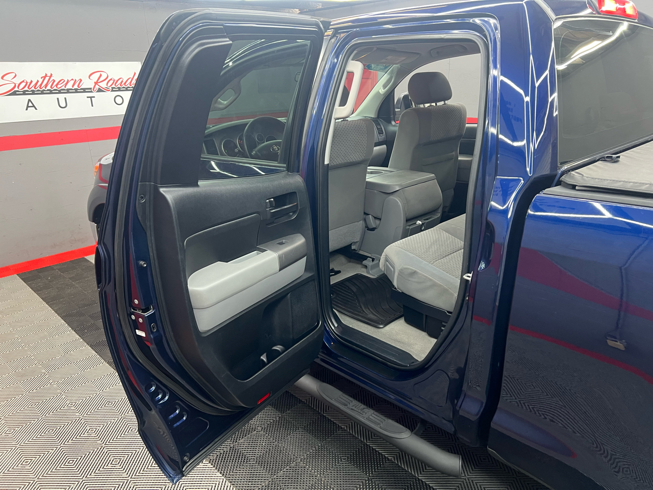 Toyota Tundra Tundra-Grade Double Cab 4.0L 2WD 2011