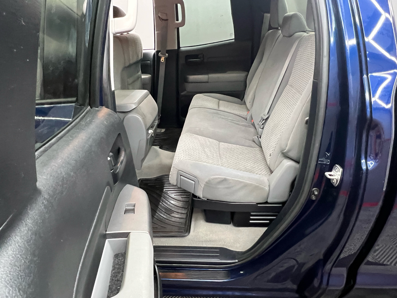 Toyota Tundra Tundra-Grade Double Cab 4.0L 2WD 2011