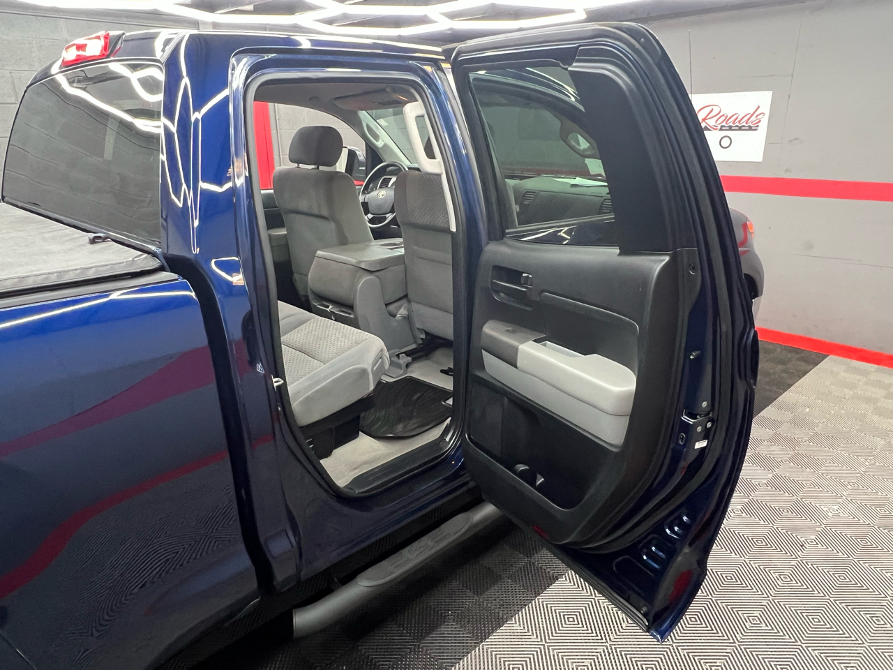 Toyota Tundra Tundra-Grade Double Cab 4.0L 2WD 2011