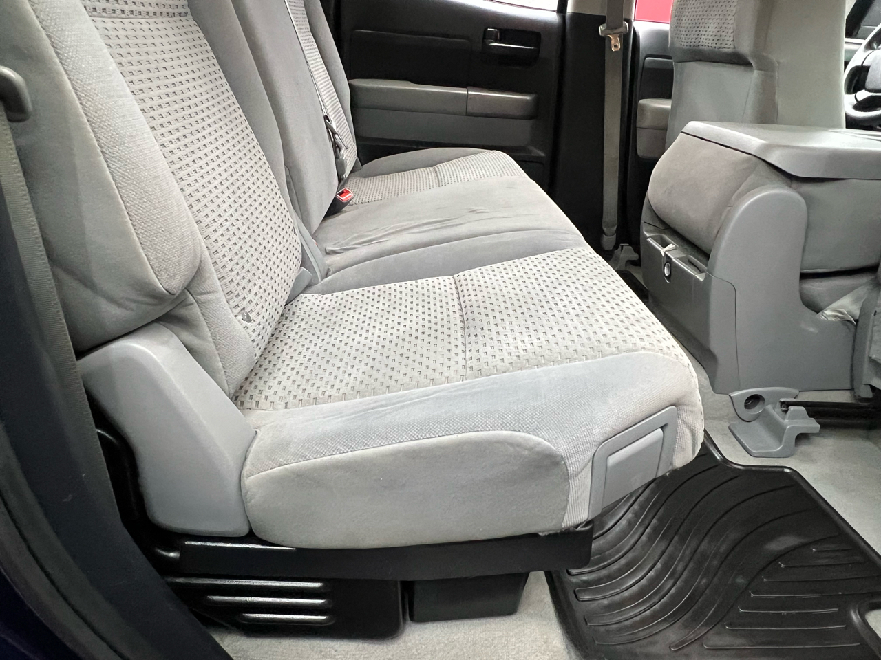 Toyota Tundra Tundra-Grade Double Cab 4.0L 2WD 2011