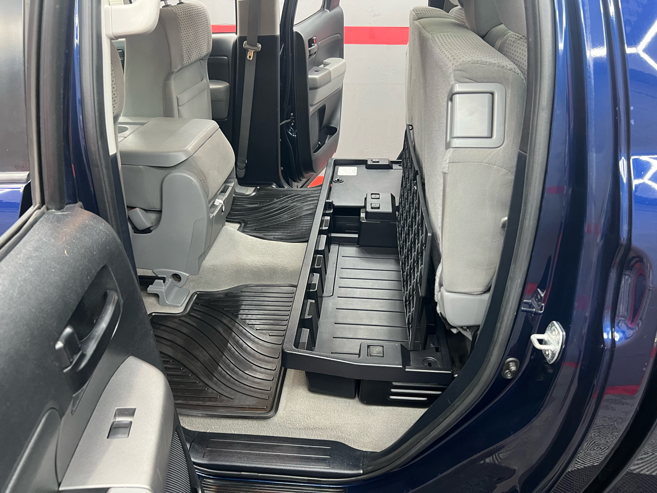 Toyota Tundra Tundra-Grade Double Cab 4.0L 2WD 2011