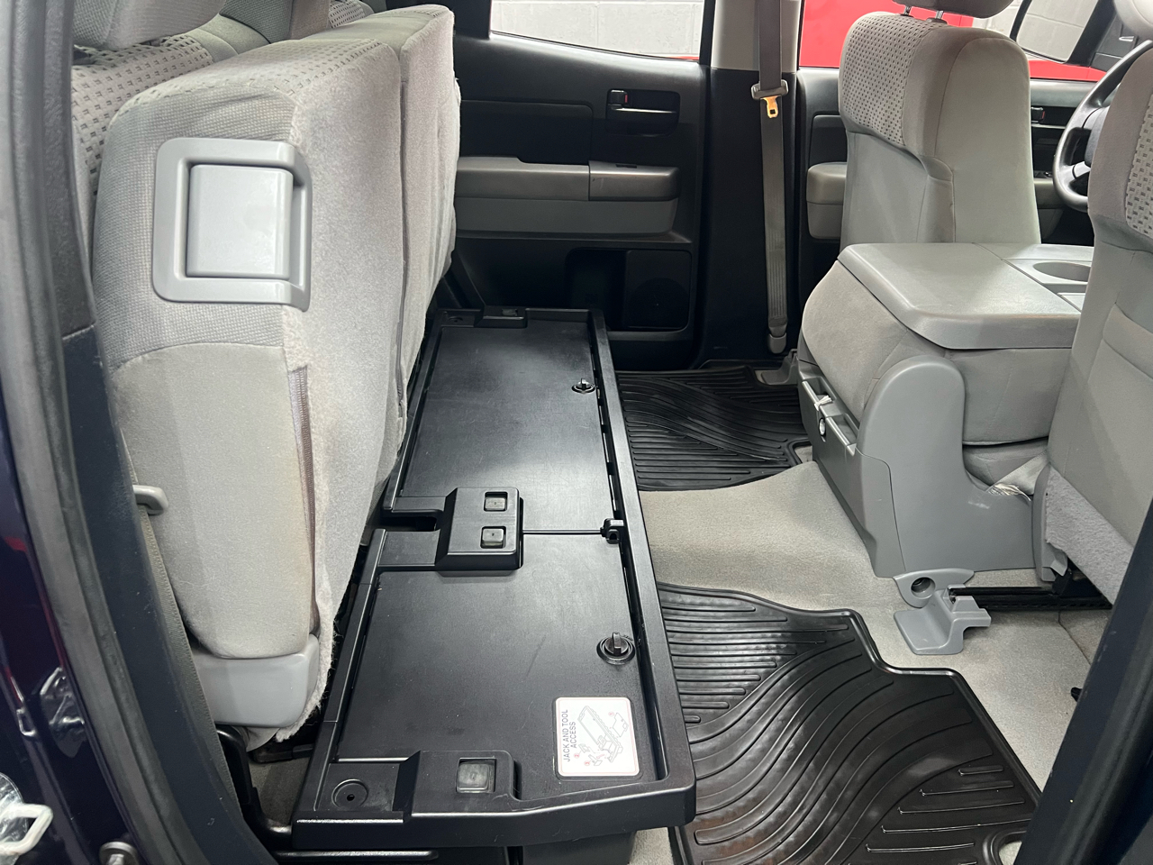 Toyota Tundra Tundra-Grade Double Cab 4.0L 2WD 2011