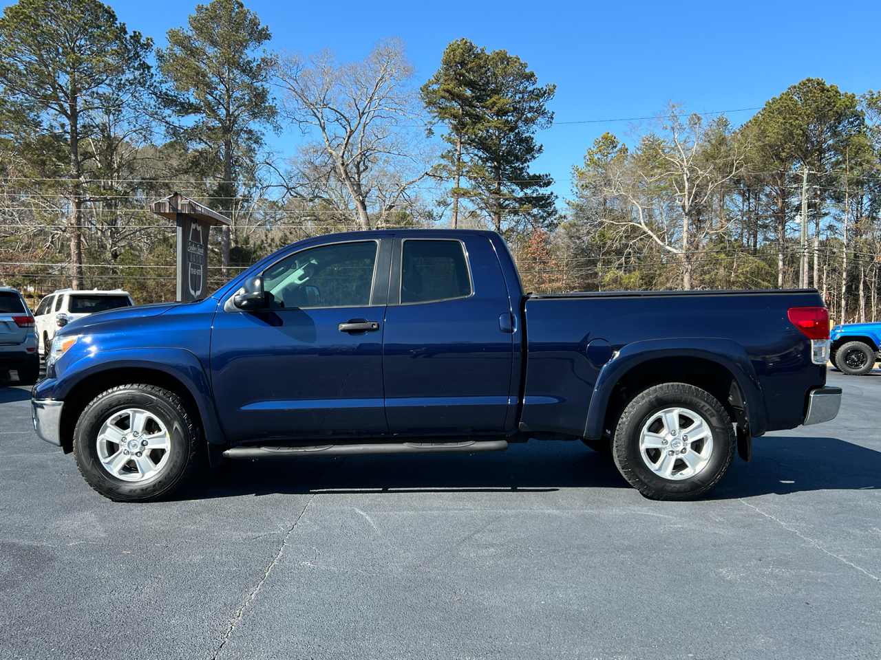 Toyota Tundra Tundra-Grade Double Cab 4.0L 2WD 2011
