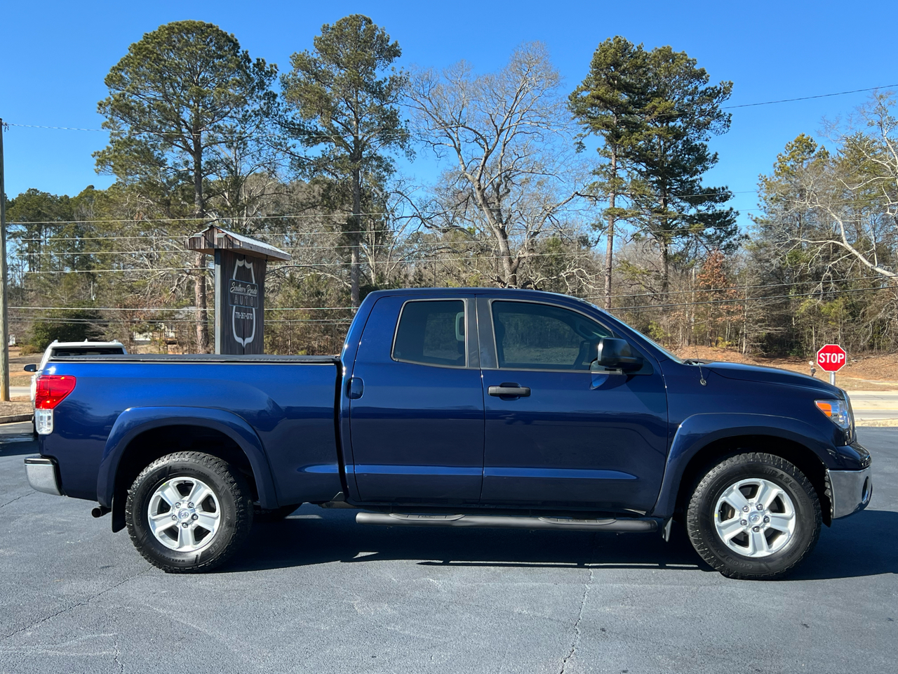 Toyota Tundra Tundra-Grade Double Cab 4.0L 2WD 2011