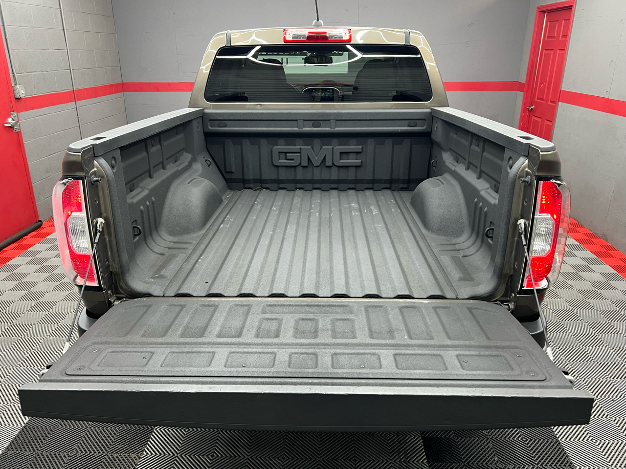 GMC Canyon SLT Crew Cab 2WD Short Box 2015