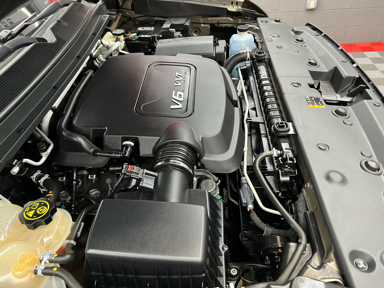 GMC Canyon SLT Crew Cab 2WD Short Box 2015