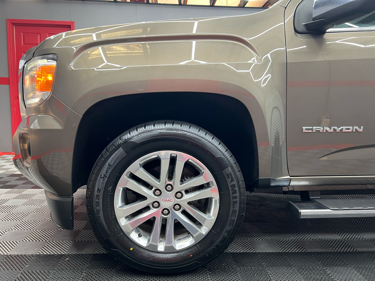 GMC Canyon SLT Crew Cab 2WD Short Box 2015