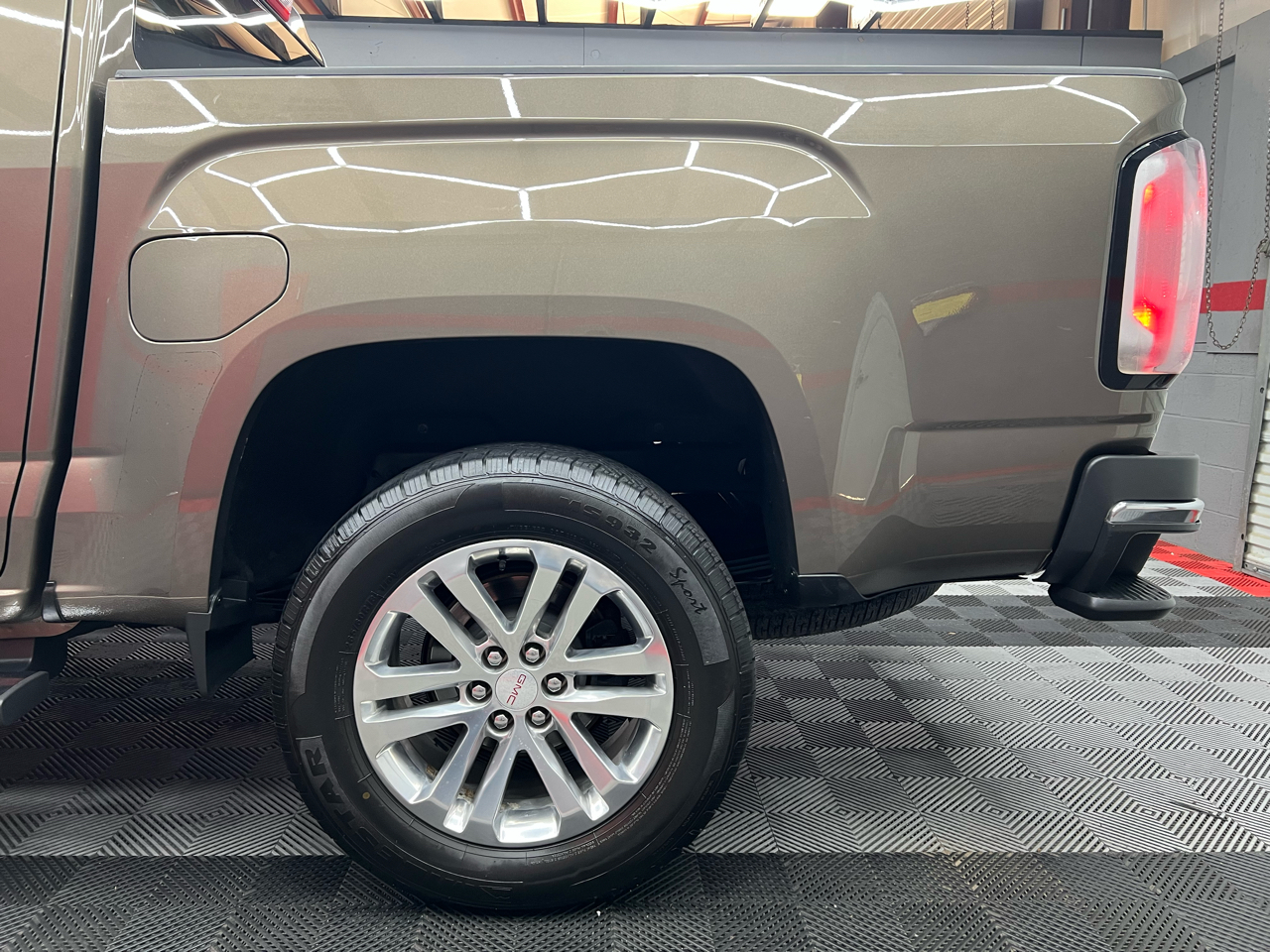 GMC Canyon SLT Crew Cab 2WD Short Box 2015