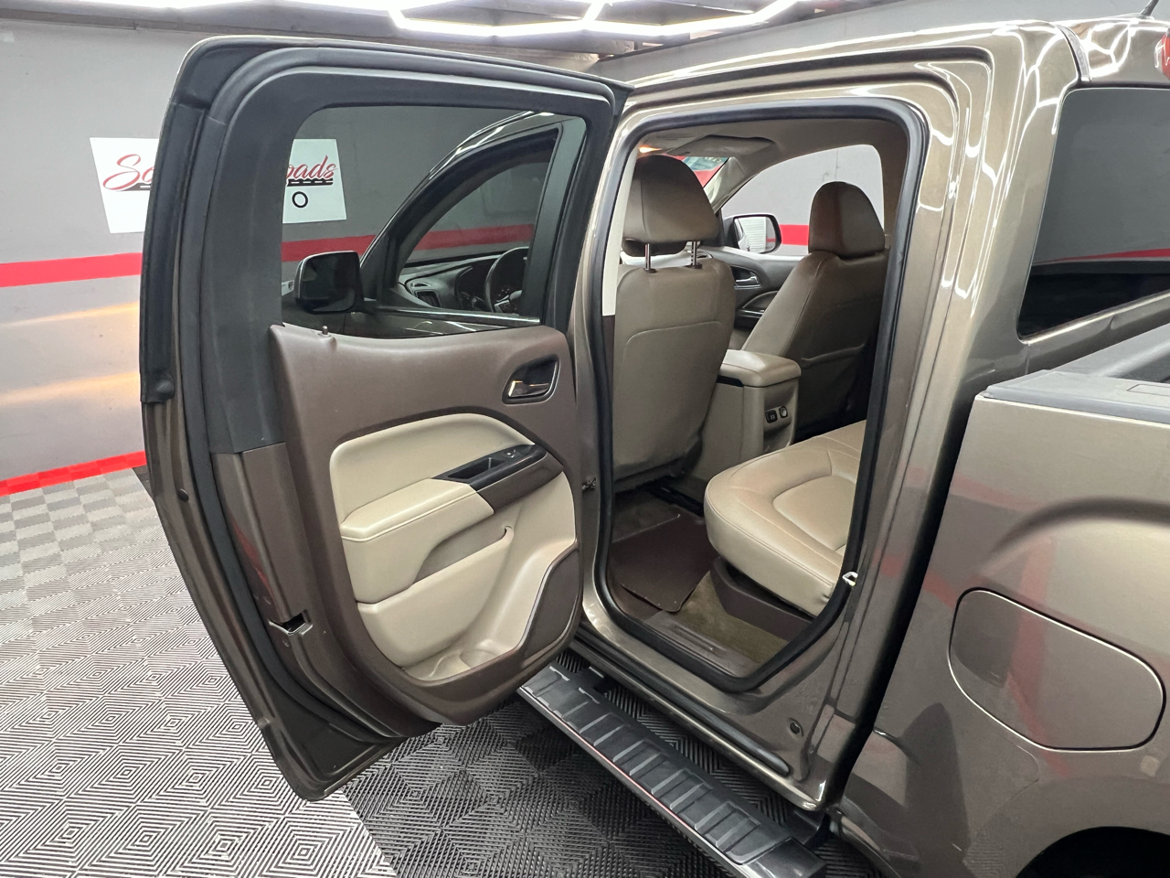 GMC Canyon SLT Crew Cab 2WD Short Box 2015