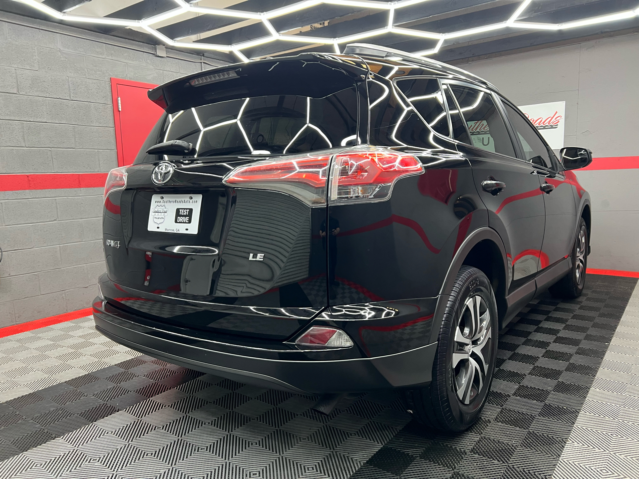 Toyota RAV4 LE FWD 2016