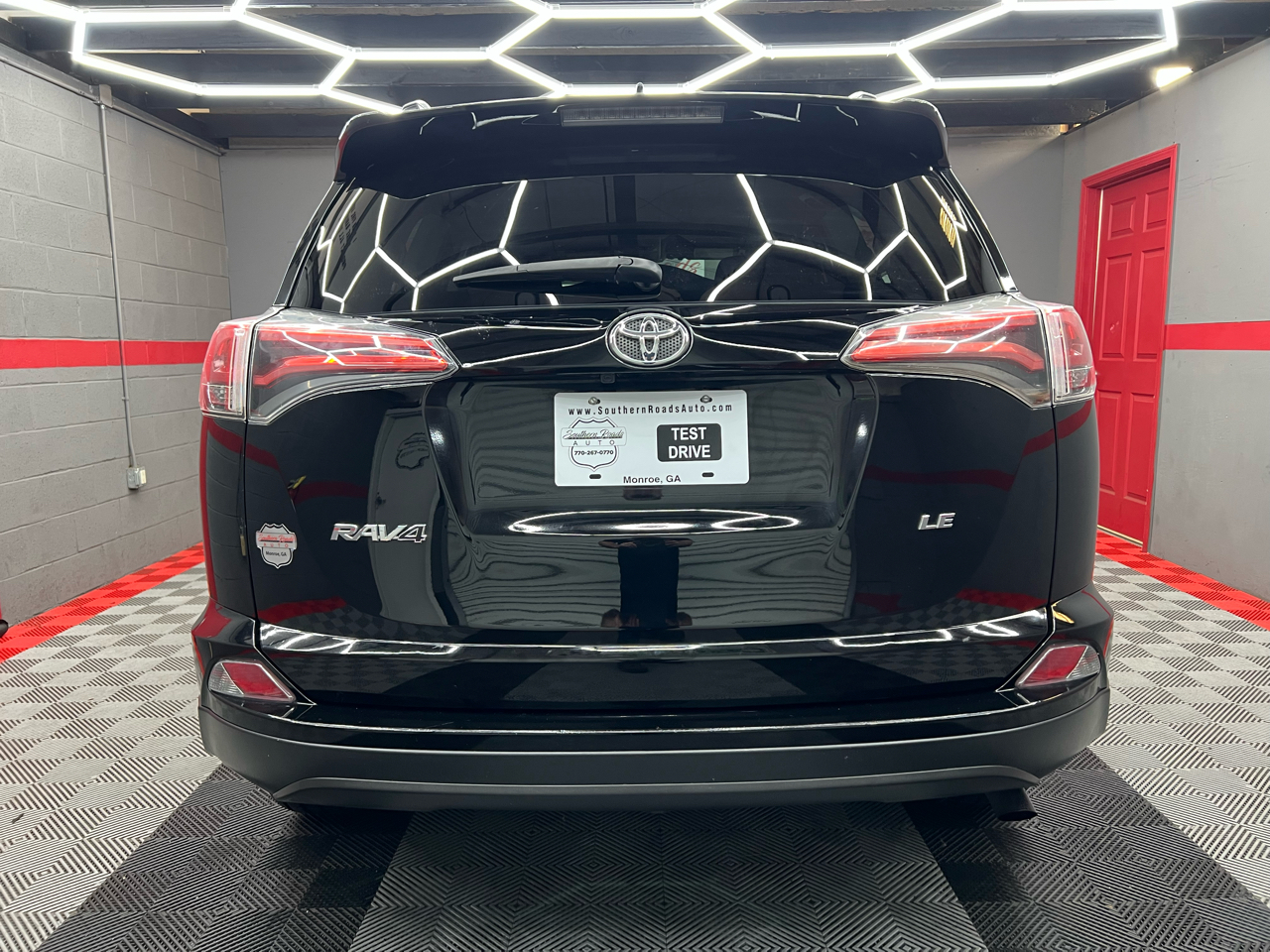 Toyota RAV4 LE FWD 2016