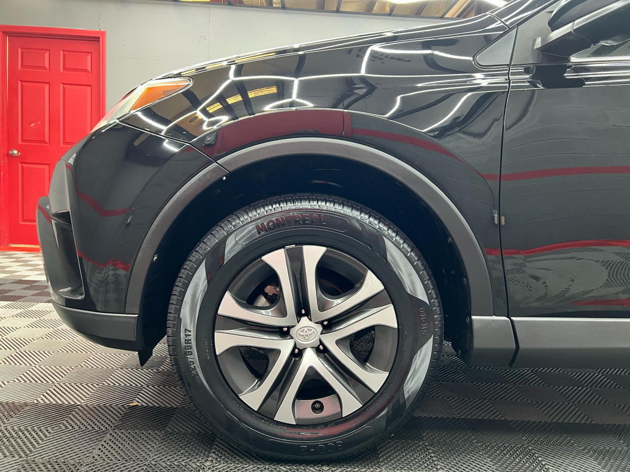 Toyota RAV4 LE FWD 2016