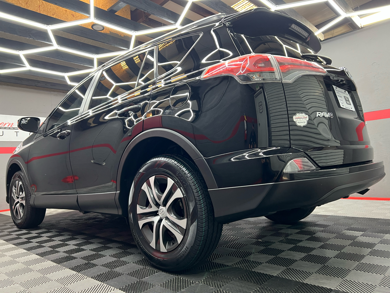 Toyota RAV4 LE FWD 2016