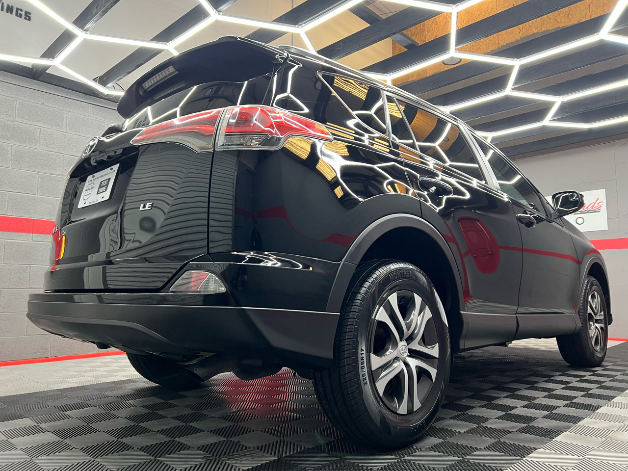 Toyota RAV4 LE FWD 2016