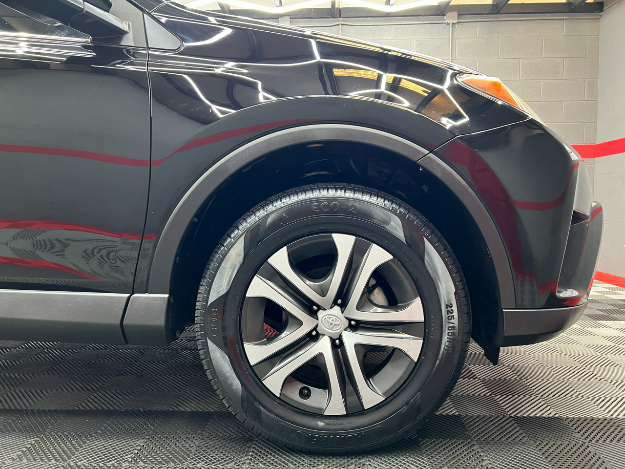 Toyota RAV4 LE FWD 2016