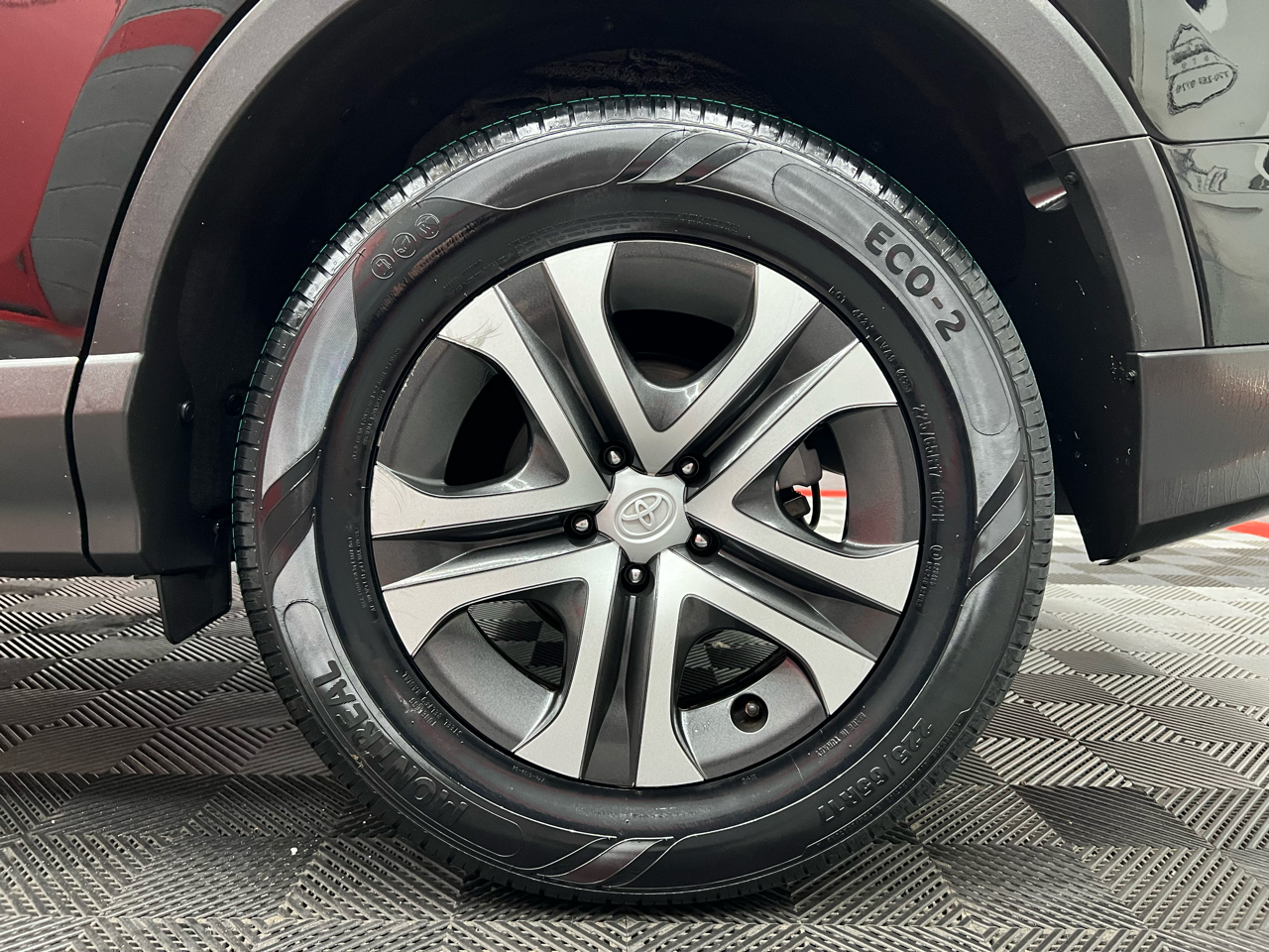 Toyota RAV4 LE FWD 2016